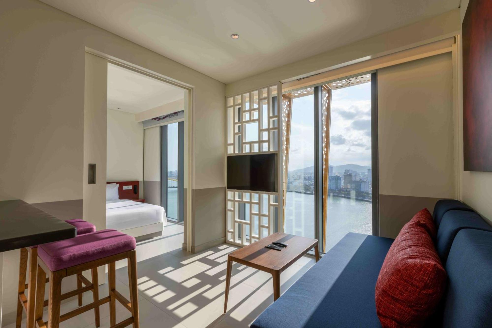 Wink Icon Hotel Danang Riverside - Luxury Suites - 24Hrs Stay & Rooftop Pool Bar المظهر الخارجي الصورة