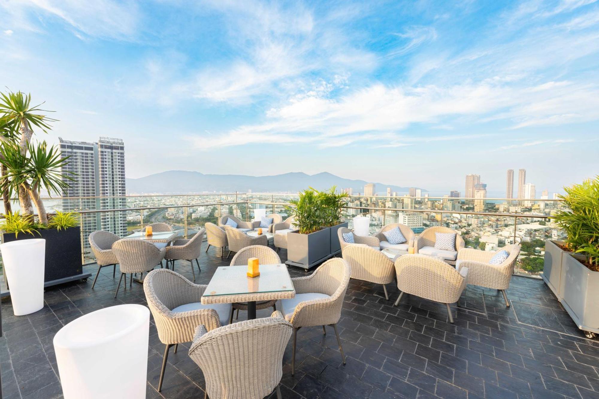Wink Icon Hotel Danang Riverside - Luxury Suites - 24Hrs Stay & Rooftop Pool Bar المظهر الخارجي الصورة