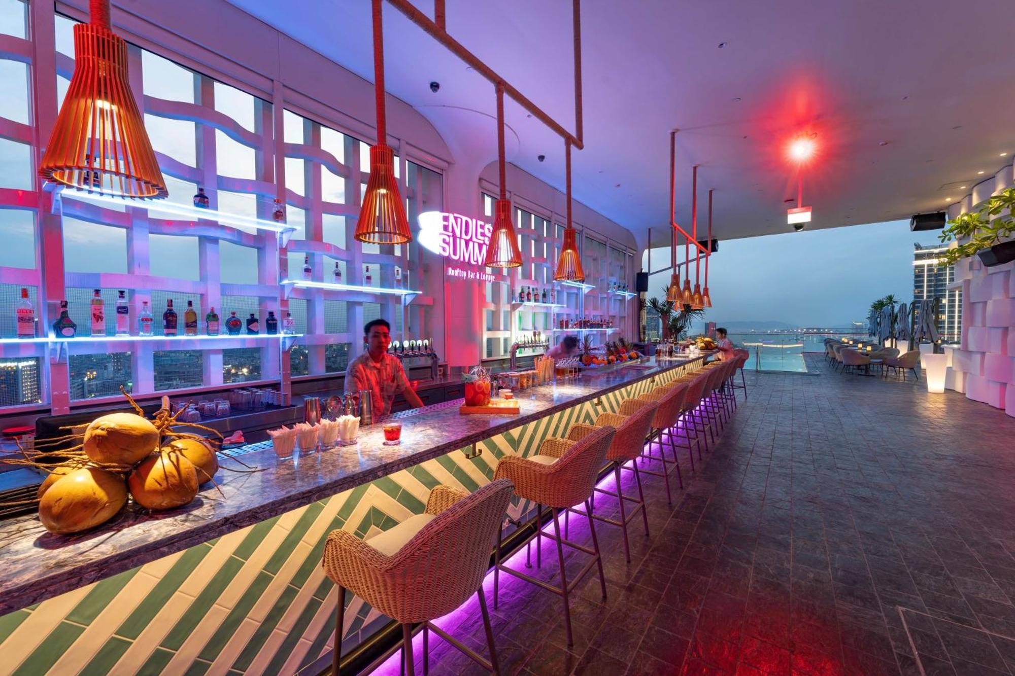 Wink Icon Hotel Danang Riverside - Luxury Suites - 24Hrs Stay & Rooftop Pool Bar المظهر الخارجي الصورة