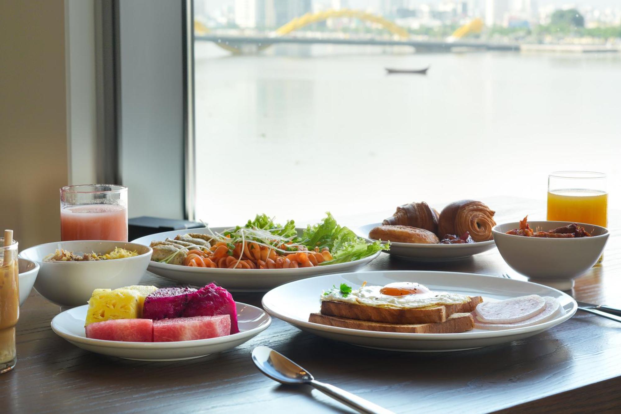 Wink Icon Hotel Danang Riverside - Luxury Suites - 24Hrs Stay & Rooftop Pool Bar المظهر الخارجي الصورة