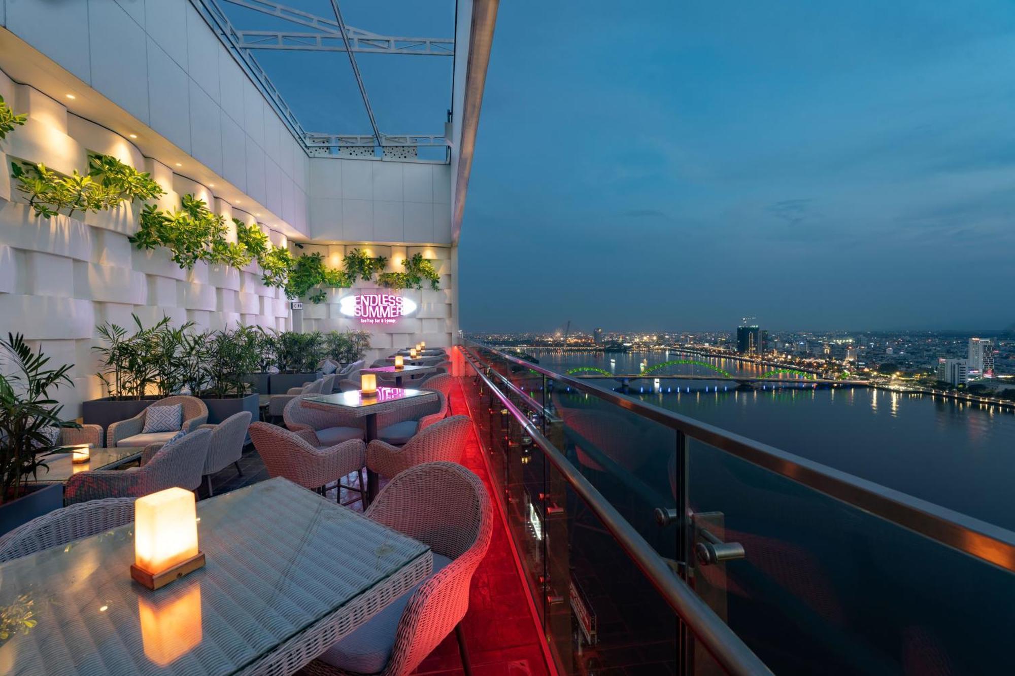 Wink Icon Hotel Danang Riverside - Luxury Suites - 24Hrs Stay & Rooftop Pool Bar المظهر الخارجي الصورة