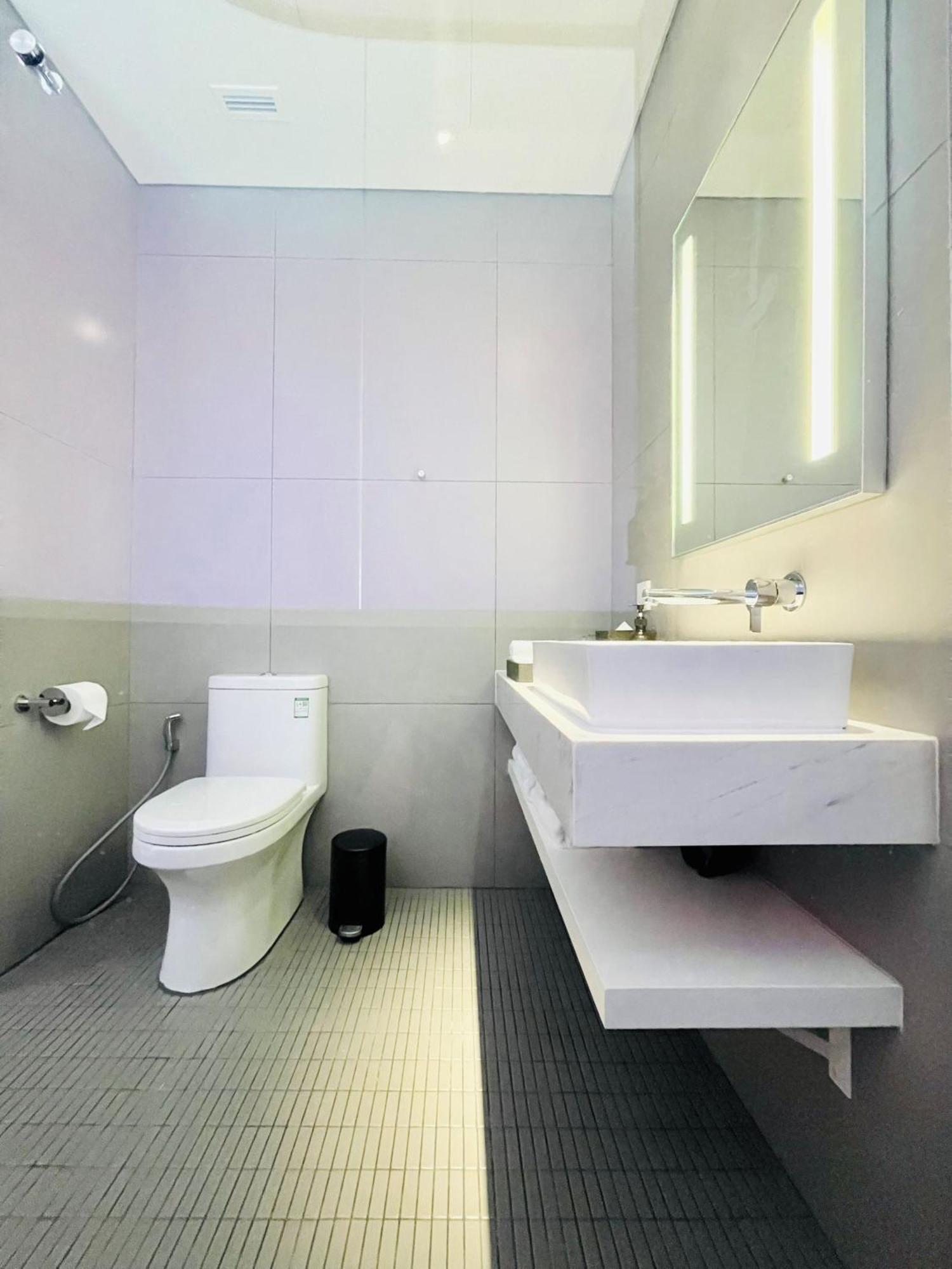 Wink Icon Hotel Danang Riverside - Luxury Suites - 24Hrs Stay & Rooftop Pool Bar المظهر الخارجي الصورة